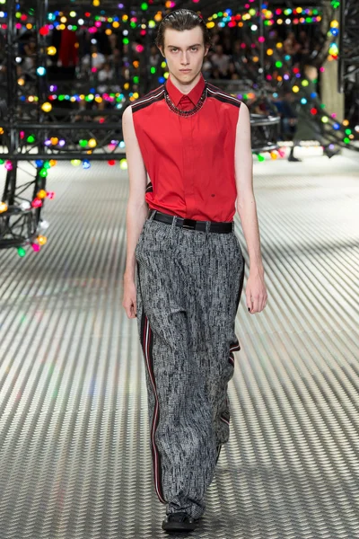 Look 32